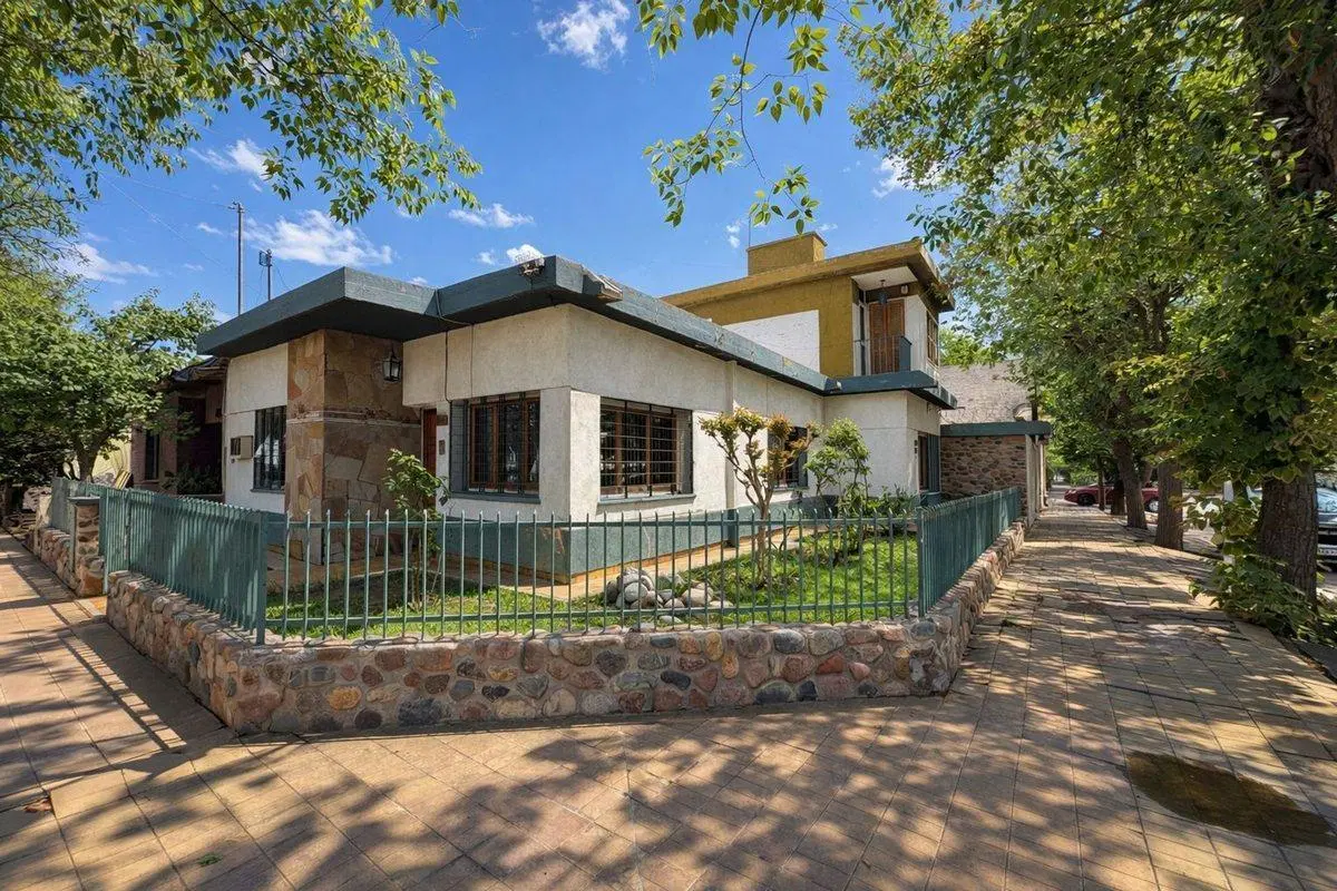 VENTA CASA EN DORREGO, GUAYMALLEN 2