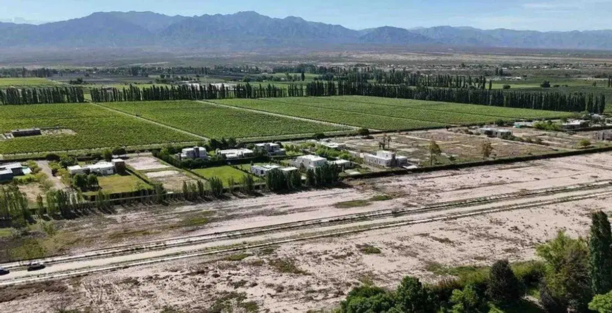 LOTE EN VENTA BARRIO VERONA, VISTALBA, MENDOZA 3