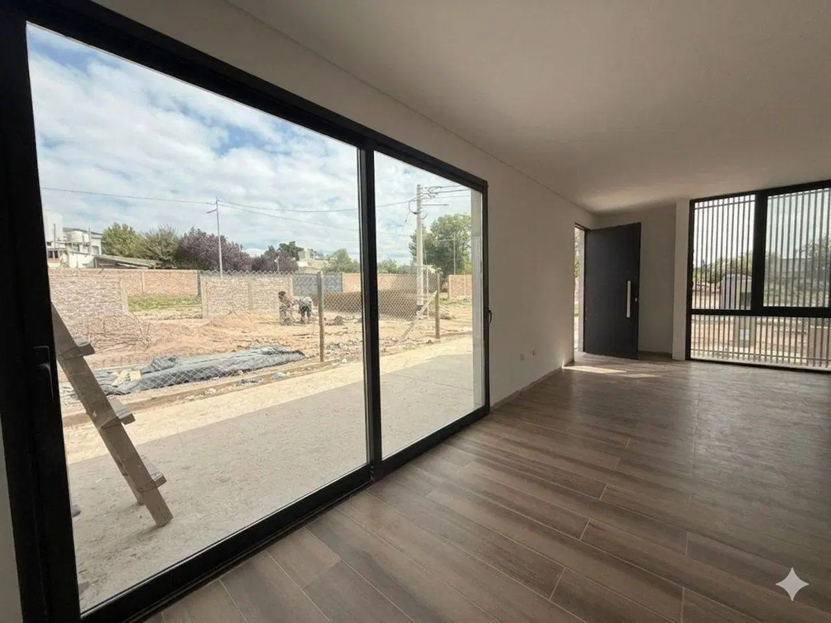 Casa en Venta  Drummond Mendoza 5