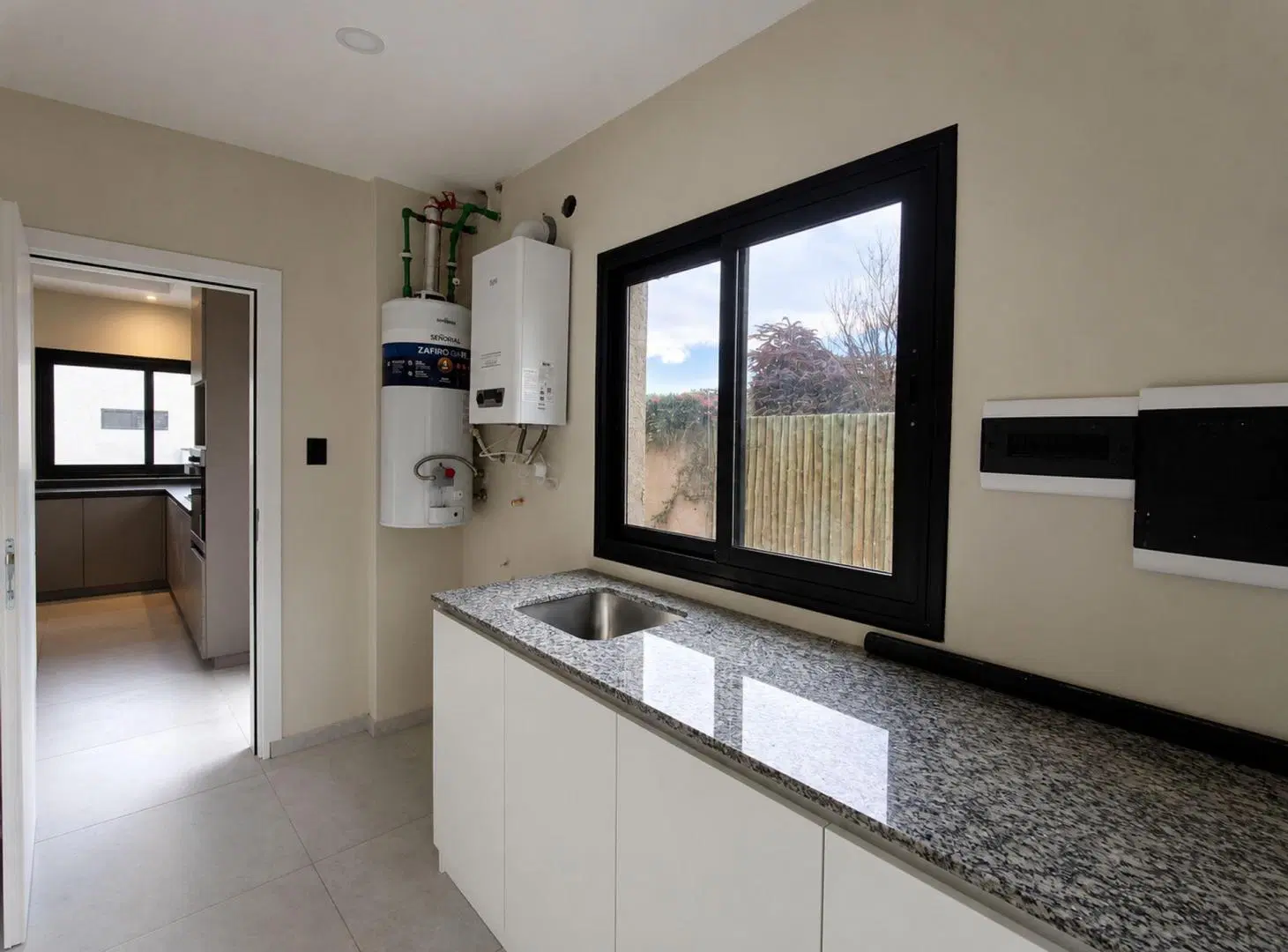 MARAVILLOSA CASA EN VENTA EN BARRIO PRIVADO MAIPU 5