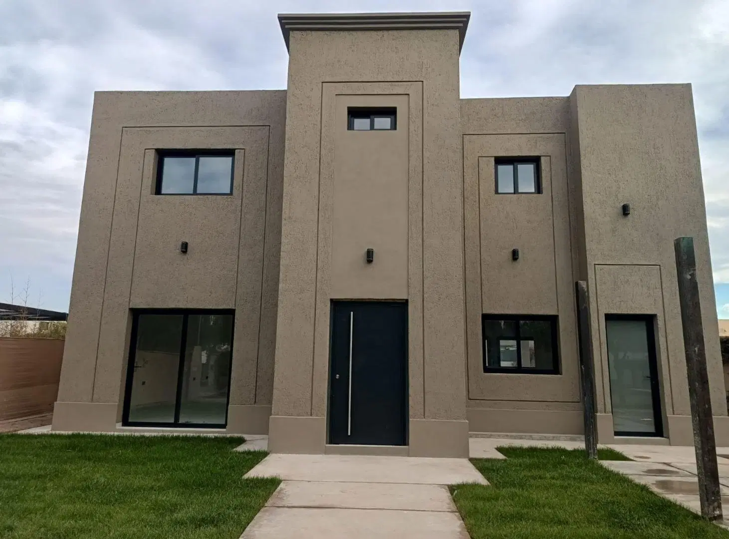 MARAVILLOSA CASA EN VENTA EN BARRIO PRIVADO MAIPU 3