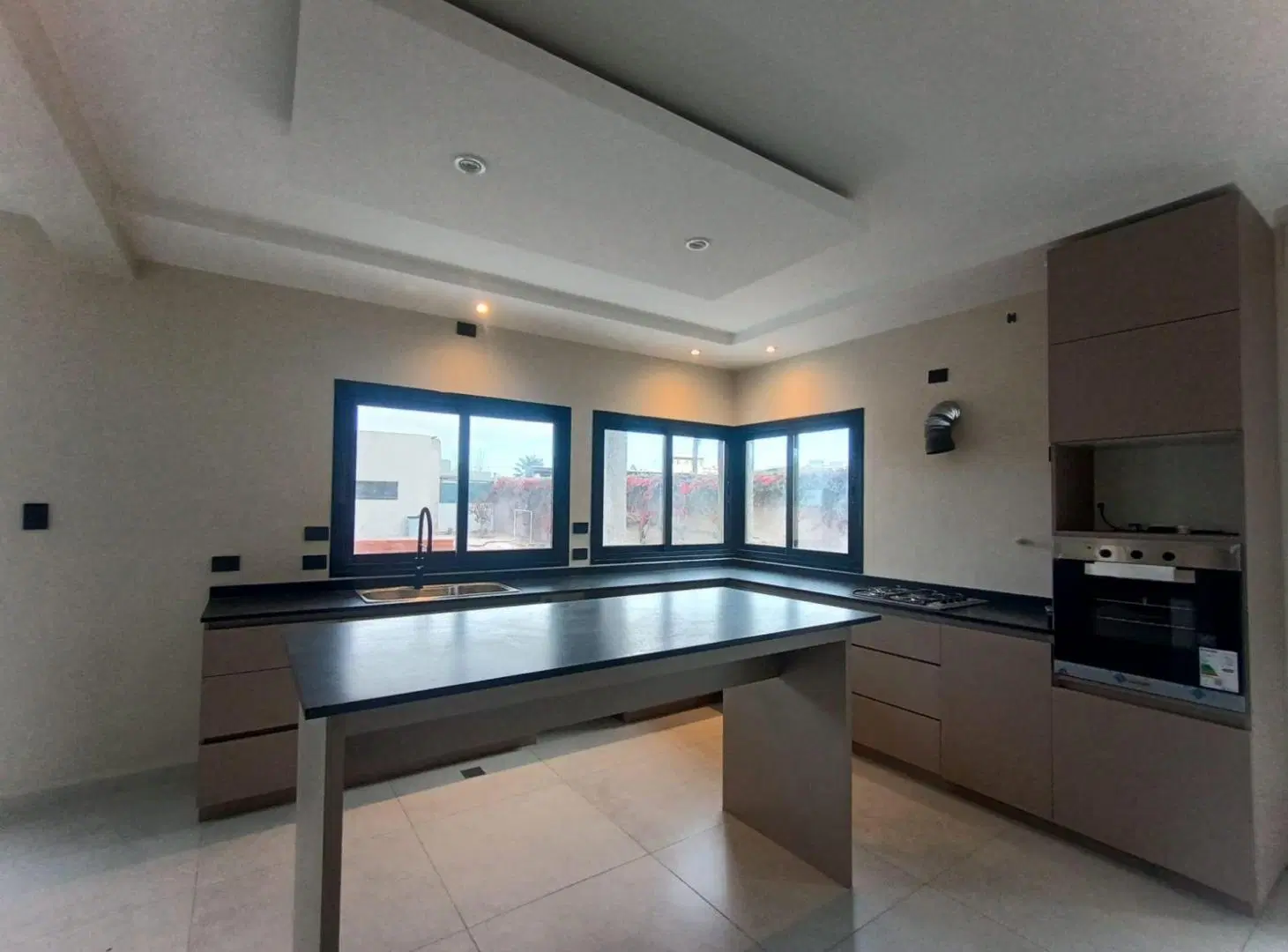 MARAVILLOSA CASA EN VENTA EN BARRIO PRIVADO MAIPU 8