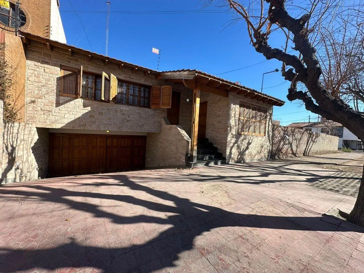Casa a la Venta en Dorrego 4 habitaciones 4