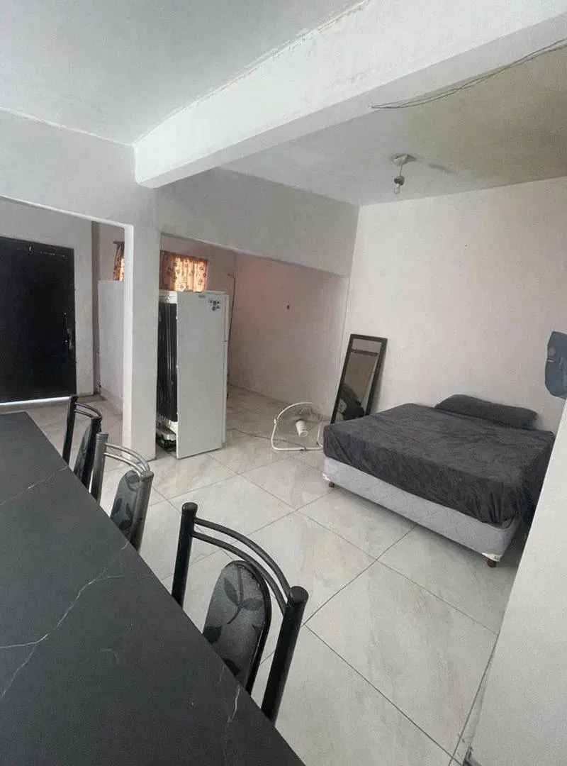 VENTA CASA 2 DORMITORIOS - BARRIO ESTANZUELA 3