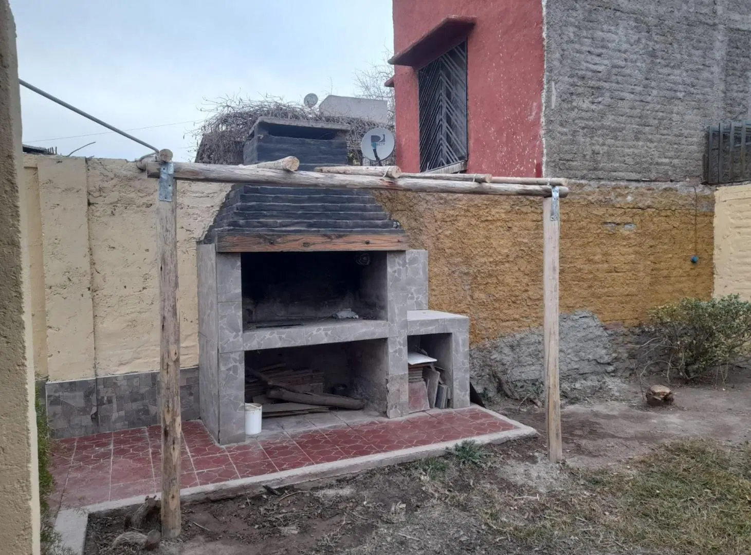 CASA EN ALQUILER LAS HERAS 3 DORM COCHERA PATIO 8
