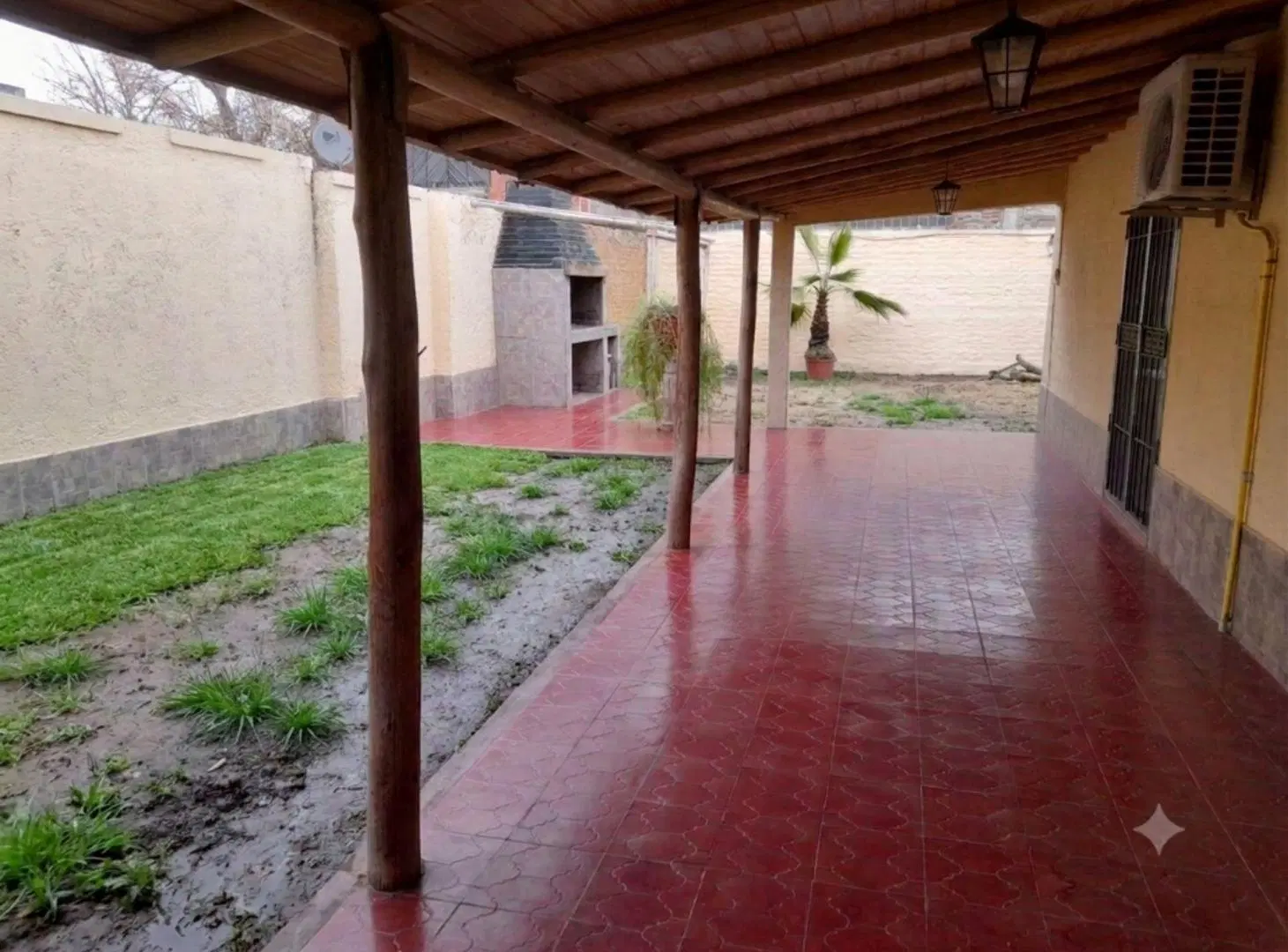 CASA EN ALQUILER LAS HERAS 3 DORM COCHERA PATIO 3
