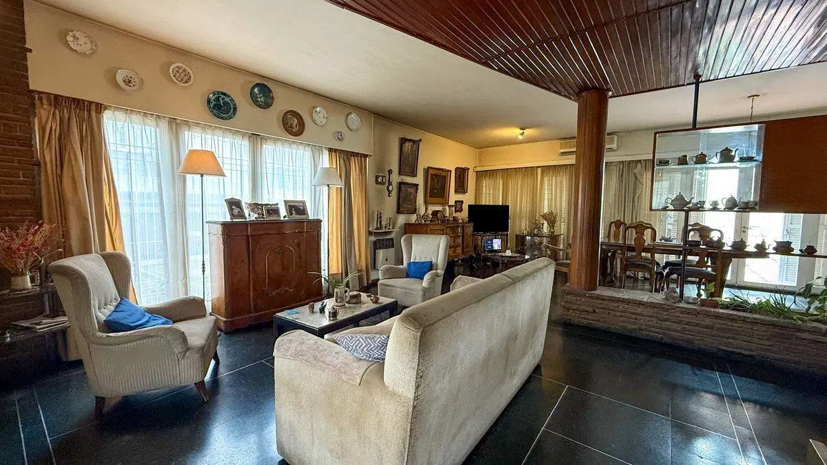 casa amplia 3 plantas en venta ciudad Mendoza 4