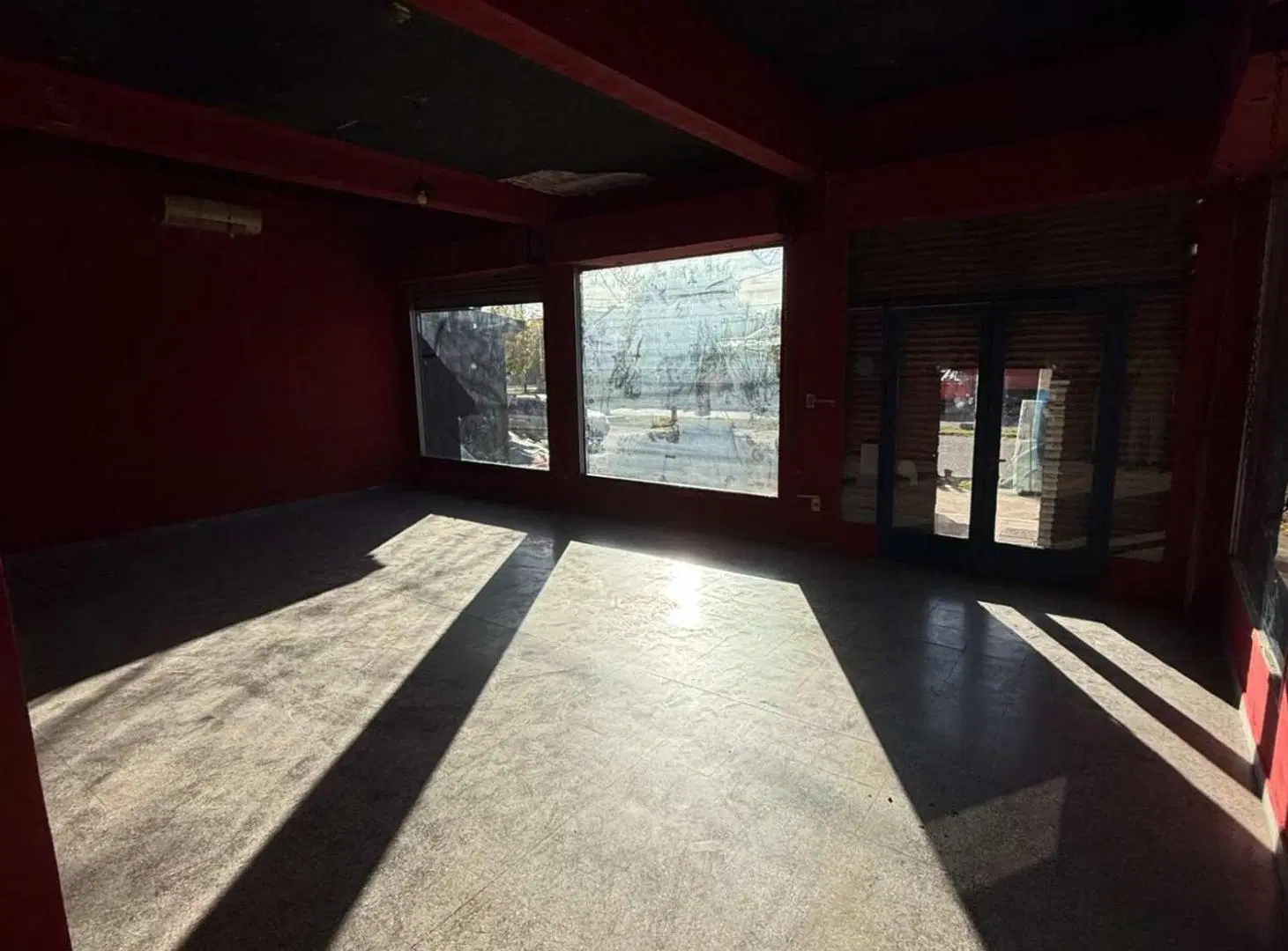 Local comercial en alquiler, esquina B° Municipal. 3