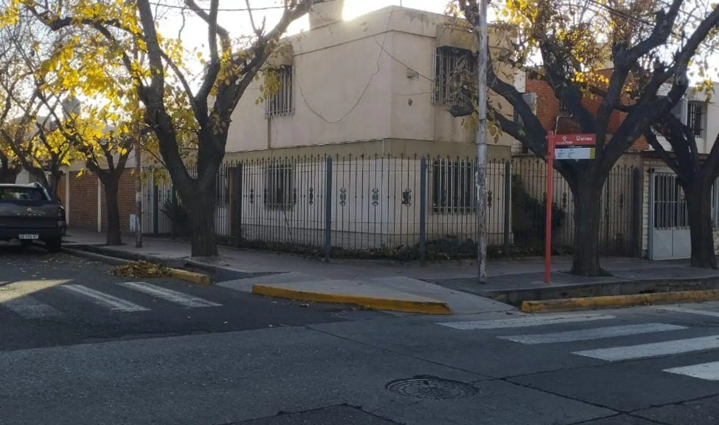 VENTA-CASA BARRIO UNIMEV-MENDOZA 3
