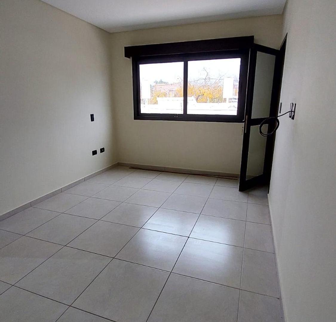 Foto de VENDO CASA MODERNA CON PISCINA EN GODOY CRUZ, imagen 4