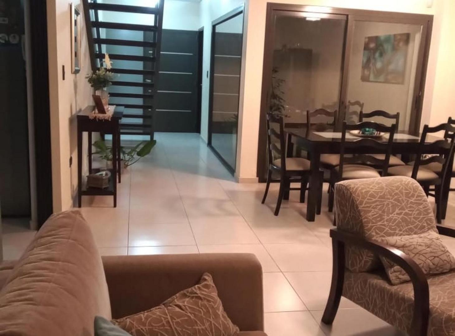 Foto de VENDO CASA MODERNA CON PISCINA EN GODOY CRUZ, imagen 2