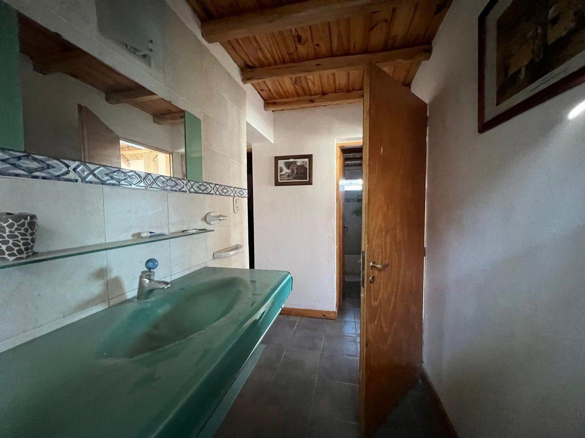 Foto de VENTA CASA CON PILETA SEMI PRIVADO VISTALBA MDZ, imagen 2