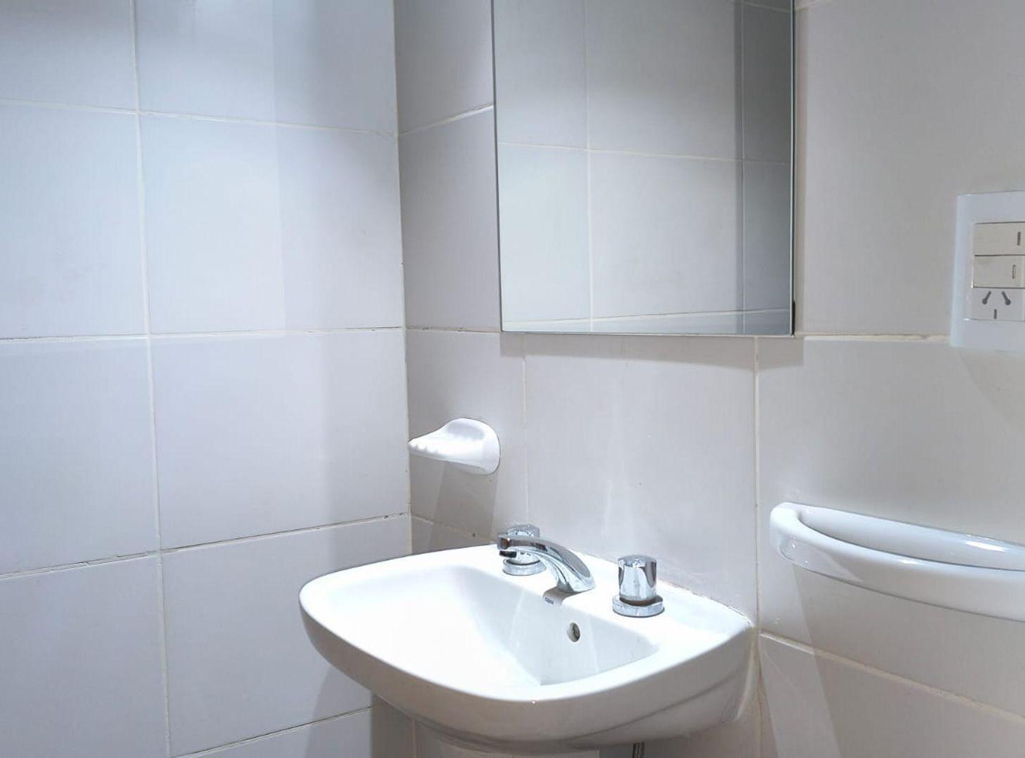 Foto de Venta Oficina Planta Baja Calle Tucumán Godoy Cruz, imagen 1