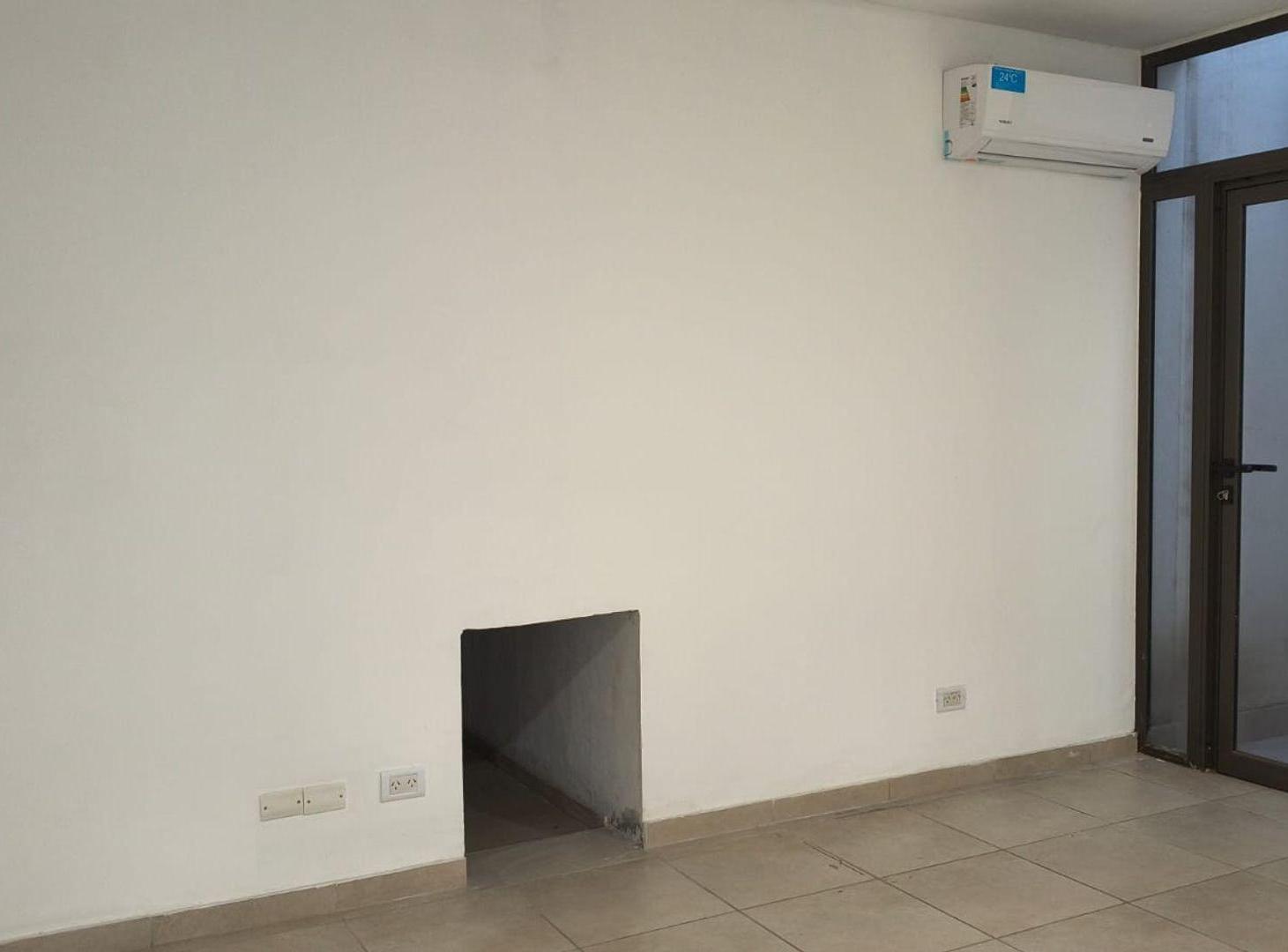Foto de Venta Oficina Planta Baja Calle Tucumán Godoy Cruz, imagen 4