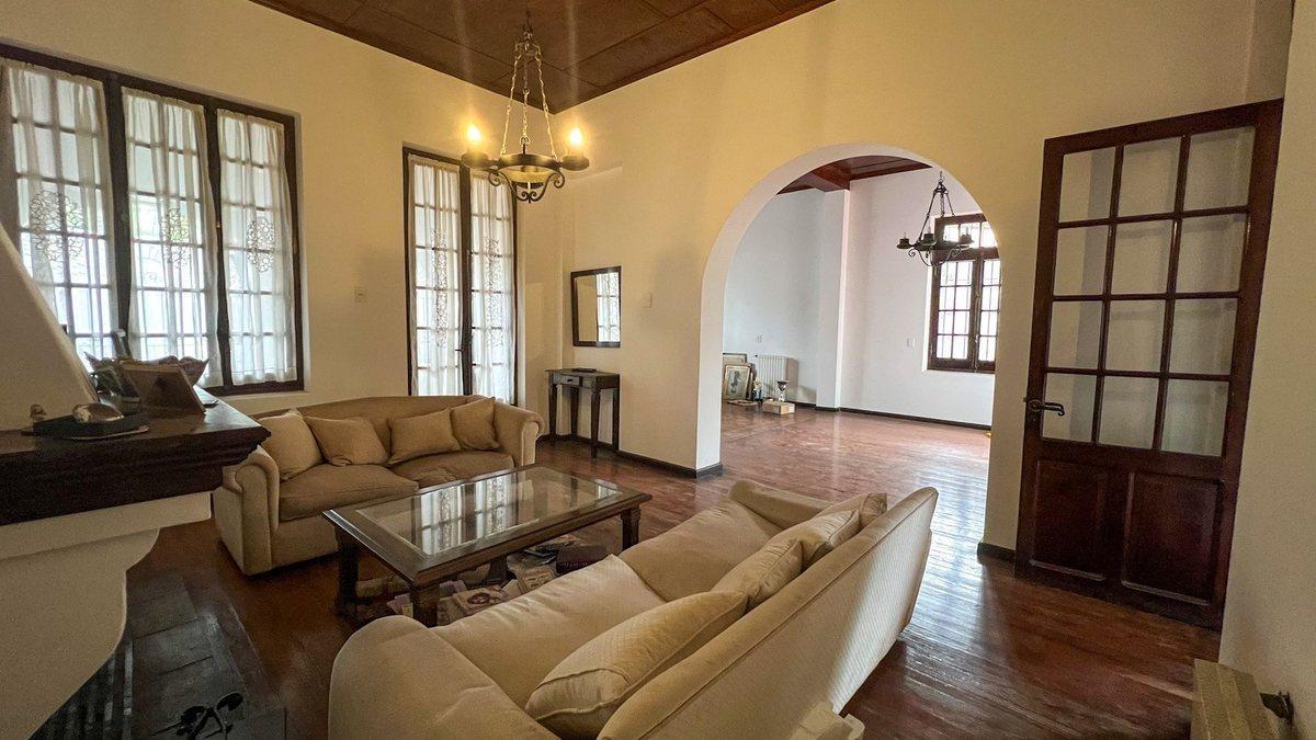 Foto de Casa en venta de 5 habitaciones en Barrio Bombal, imagen 4