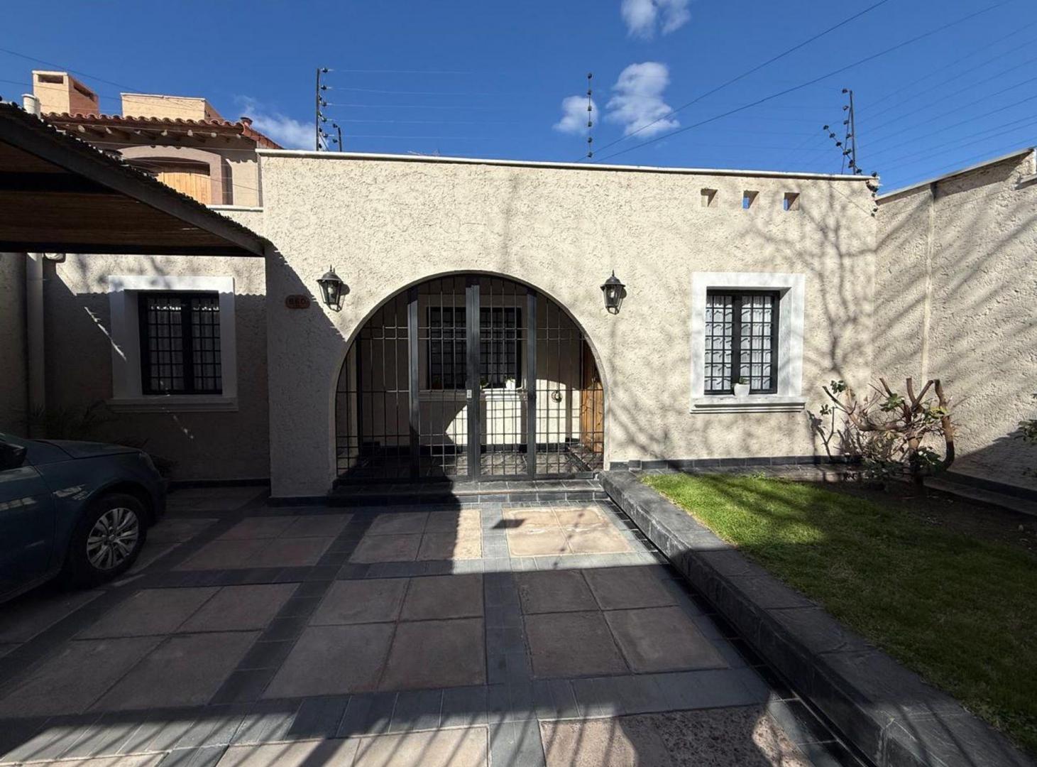 Foto de CASA EN VENTA GODOY CRUZ, imagen 1