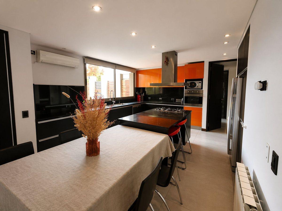 Foto de Venta Casa 4 Hab Barrio Privado Zona Club De Campo, imagen 4