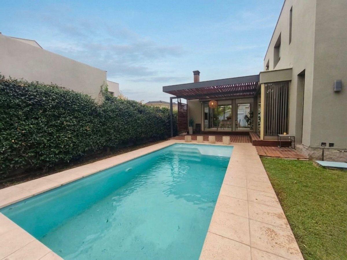 Foto de Venta Casa 4 Hab Barrio Privado Zona Club De Campo, imagen 3