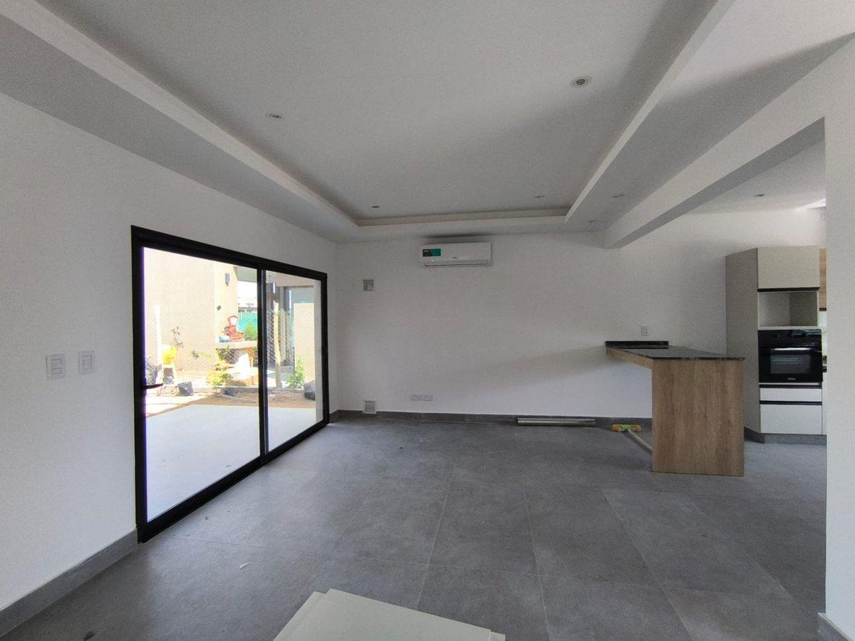 Foto de CASA 4 DORMITORIOS 3 BAÑOS B° Estancia Bulnes, imagen 5