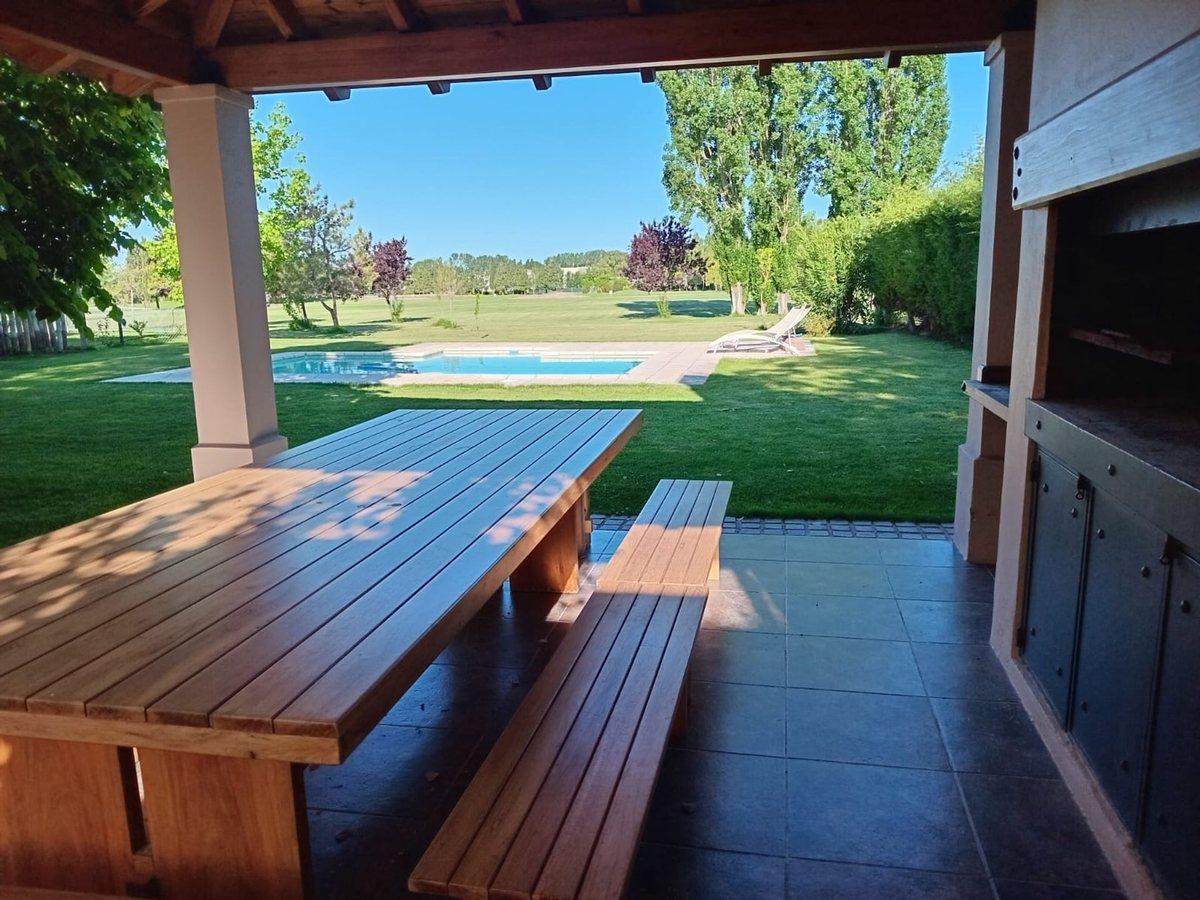 Foto de VENTA CASA EN MENDOZA EN LA VACHERIE COUNTRY GOLF, imagen 2