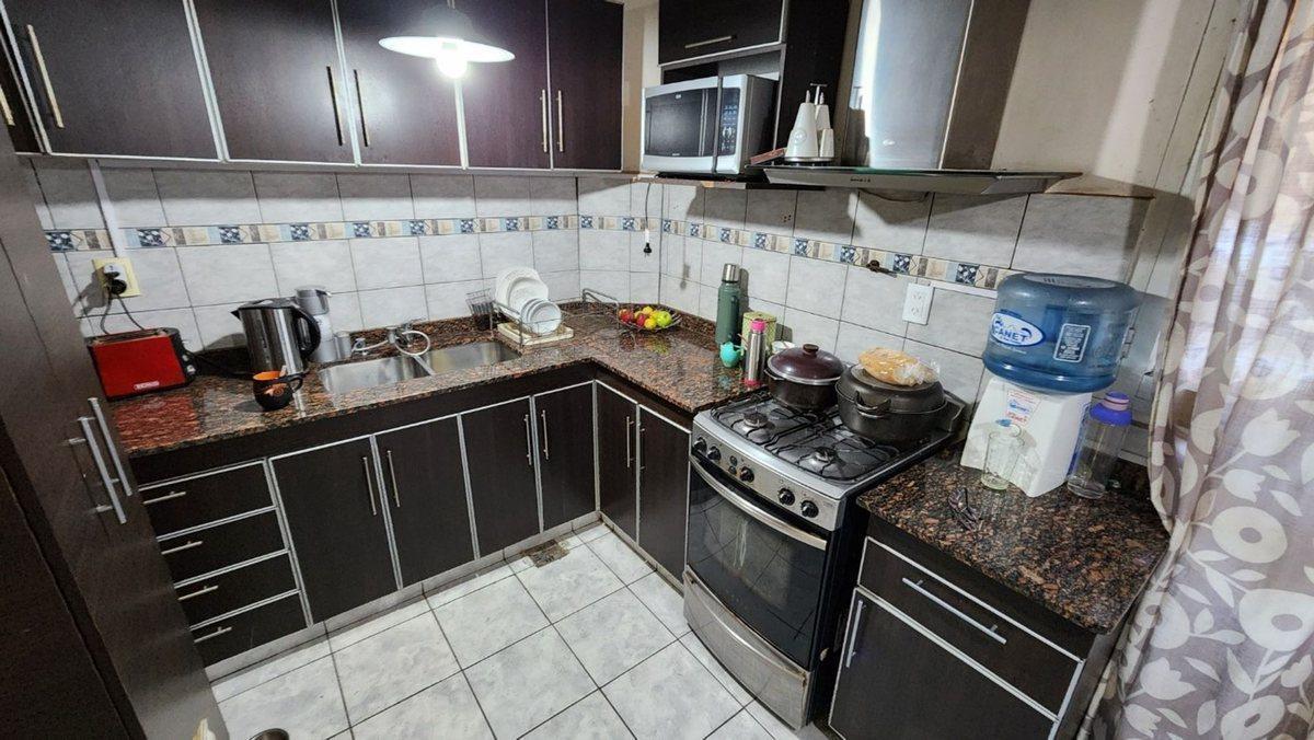 Foto de Venta Depto PB Céntrico 2 Dorm. Cocheras y Patio, imagen 3