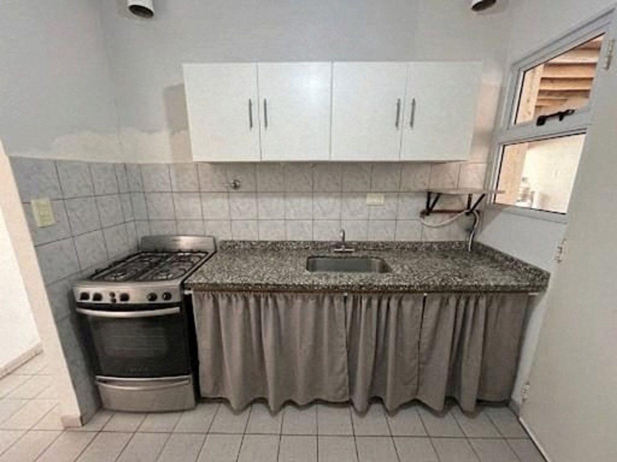 Foto de CASA EN VENTA DE 4 HAB B° AGUA Y ENERGIA PLAN 18, imagen 4
