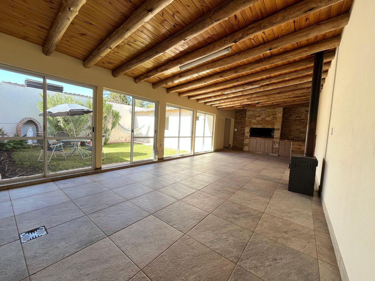 Foto de CASA EN VENTA DE 4 HAB B° AGUA Y ENERGIA PLAN 18, imagen 5