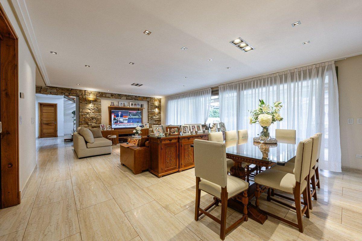 Foto de VENTA IMPONENTE CASA DE LUJO EN BARRIO DALVIAN MDZ, imagen 4