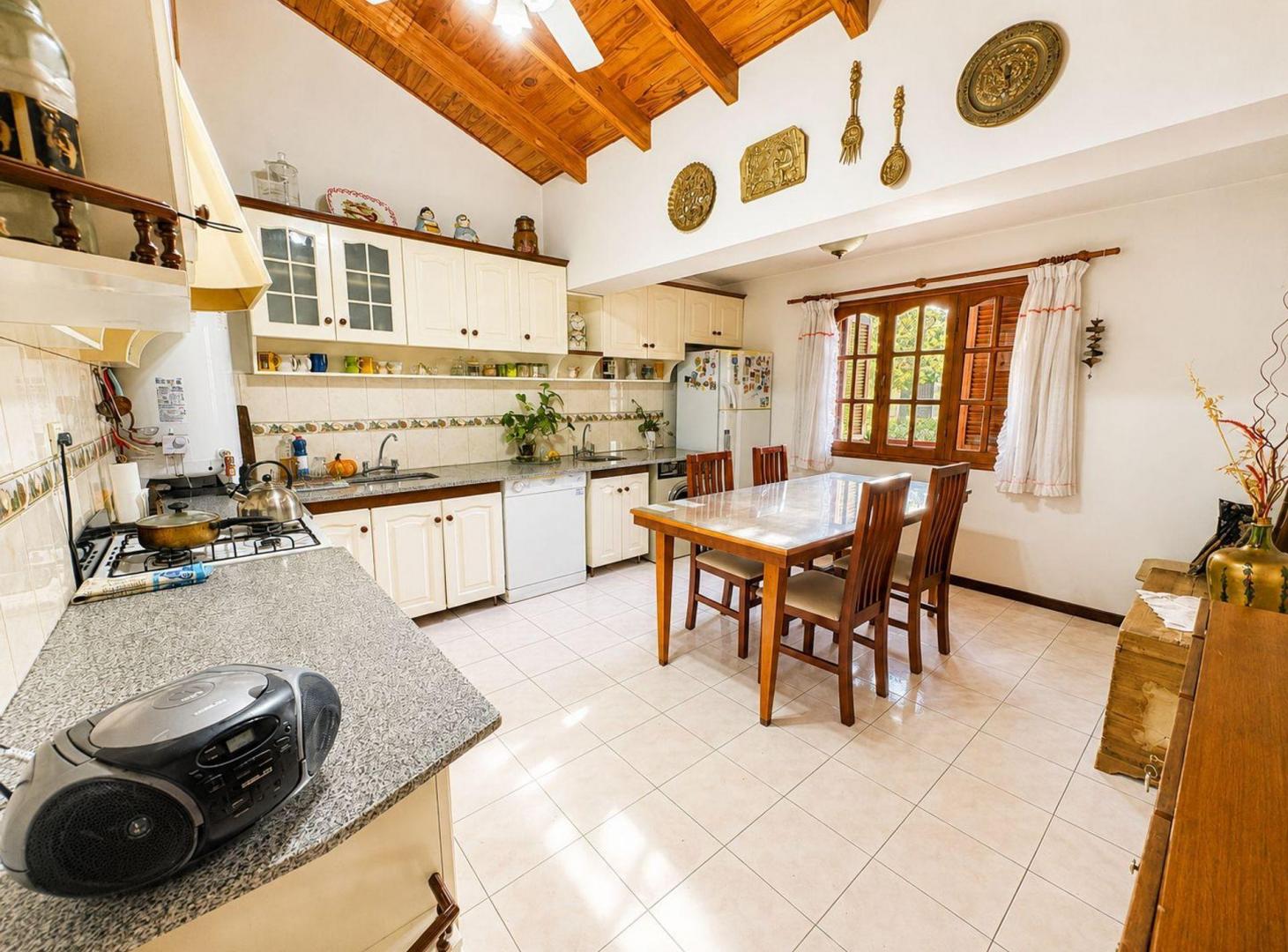 Foto de Casa en Venta Barrio Privado 3 Dorm Guaymallén, imagen 2