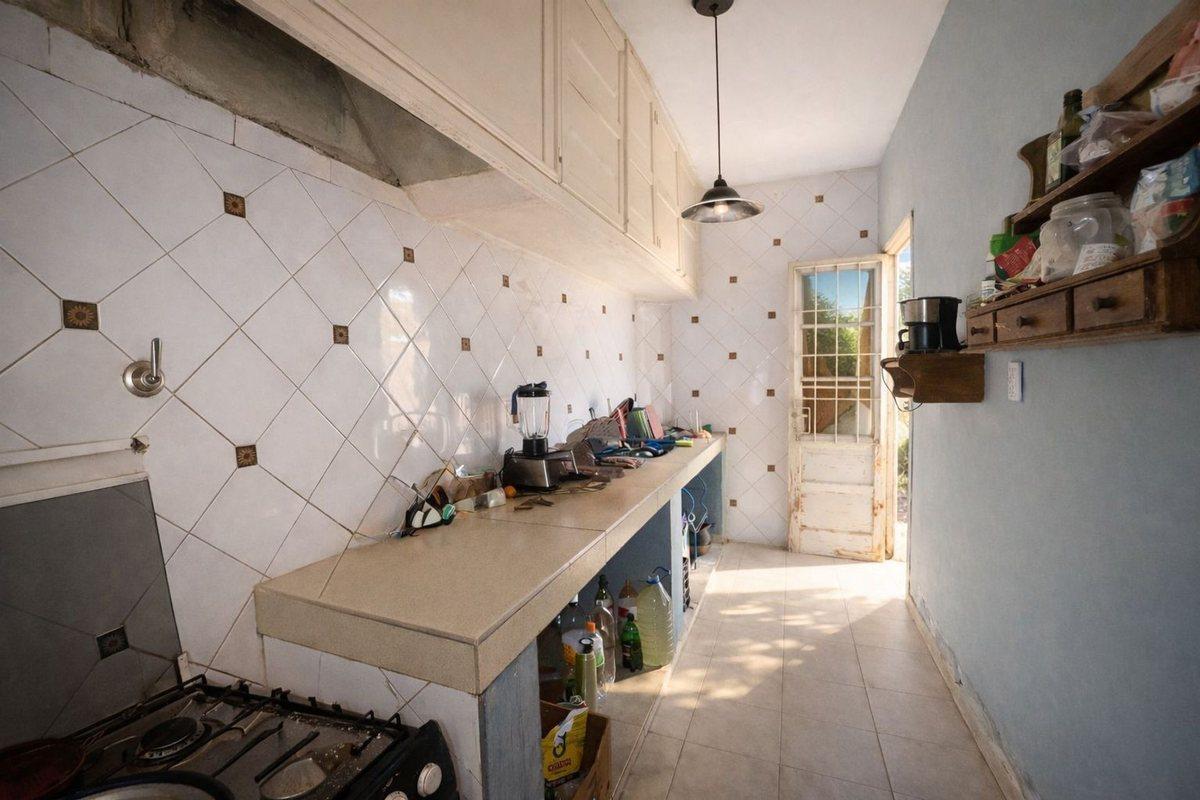 Foto de VENTA CASA A RECICLAR EN CIUDAD – ÁREA FUNDACIONAL, imagen 4