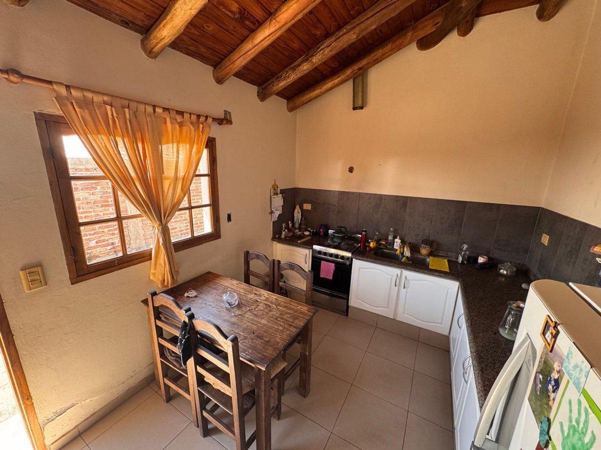 Foto de CASA 3 DORMITORIOS EN VENTA ALTO CHALLAO CON PATIO, imagen 3