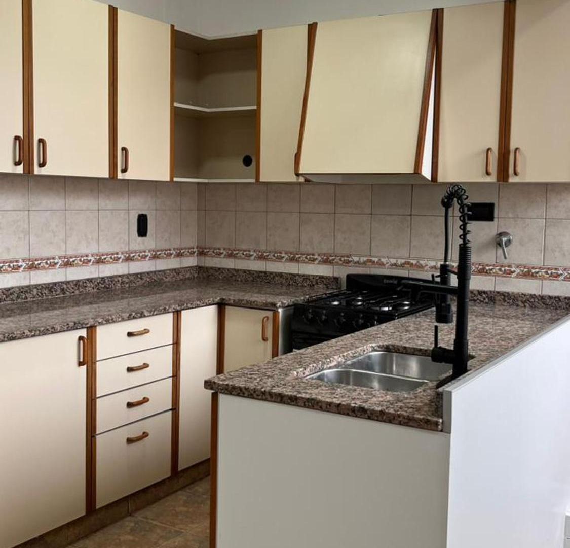 Foto de ALQUILER DE SEMIPISO EN PEATONAL 3 DORMI. 2 BAÑOS, imagen 3
