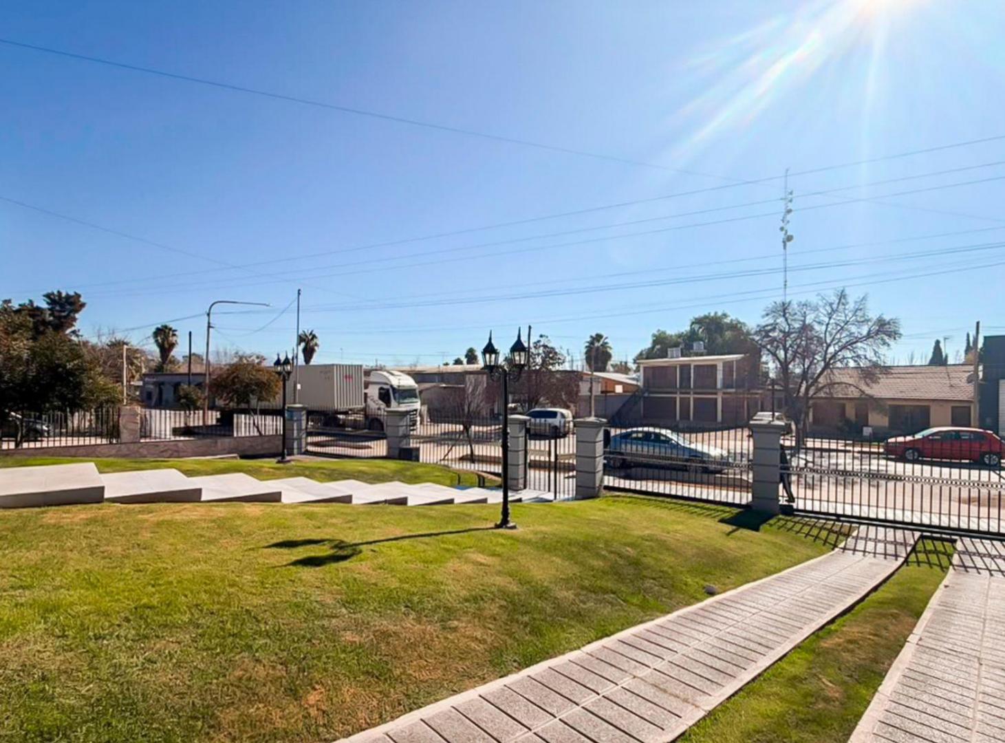 Foto de AMPLIA CASA CON PILETA Y QUINCHO COLONIA SEGOVIA, imagen 3