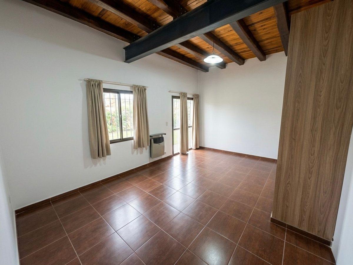 Foto de Casa de 4 habitaciones en Venta en Guaymallén, imagen 4