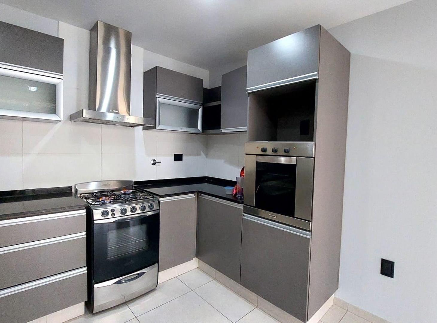 Foto de VENDO CASA MODERNA CON PISCINA EN GODOY CRUZ, imagen 2