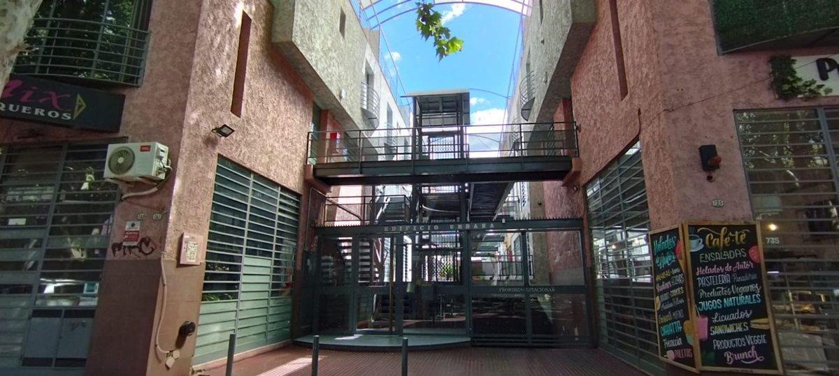 Foto de VENTA-DUPLEX-MONTEVIDEO CASI BELGRANO-MENDOZA-CDAD, imagen 4