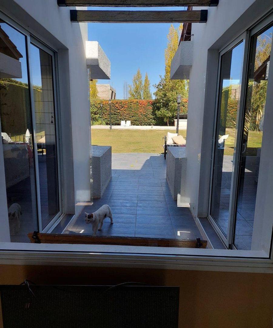 Foto de VENTA CASA 4 DORMITORIOS CHACRAS DE CORIA, imagen 2
