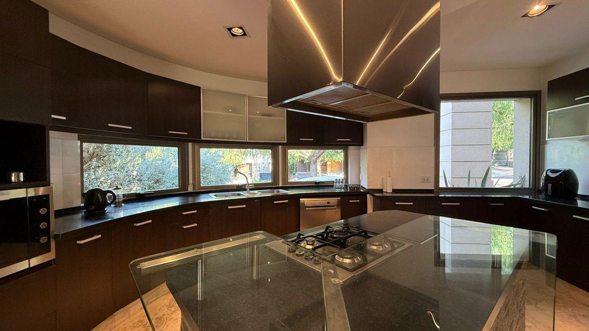 Foto de Casa en venta Barrio Dalvian 5 habitaciones 1200m2, imagen 5