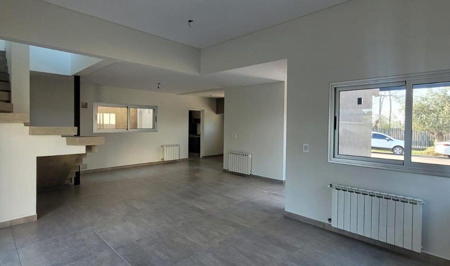 Foto de VENTA CASA A ESTRENAR, CIRO DE VIEYTES, MAIPU, MZA, imagen 1