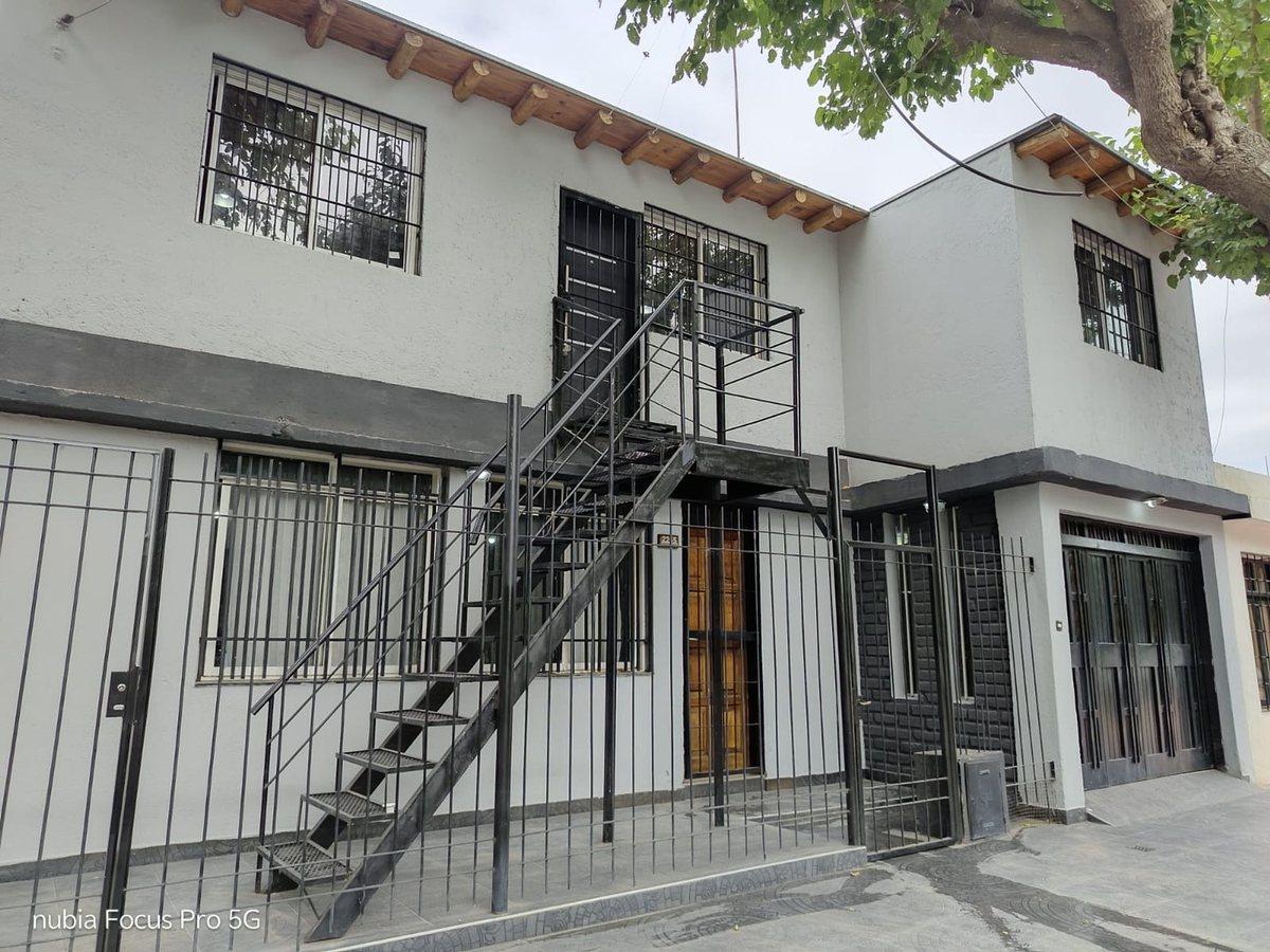 Foto de CASA Y DEPARTAMENTO A LA VENTA EN LAS HERAS, imagen 4