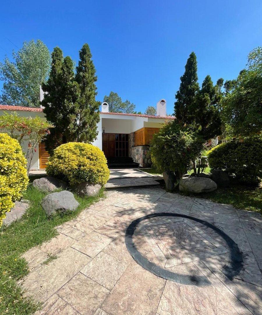Foto de VENTA CASA DE CATEGORIA CHACRAS DE CORIA, imagen 4