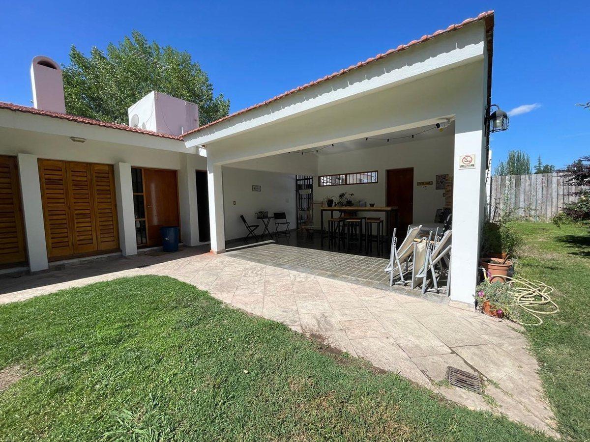 Foto de VENTA CASA DE CATEGORIA CHACRAS DE CORIA, imagen 5