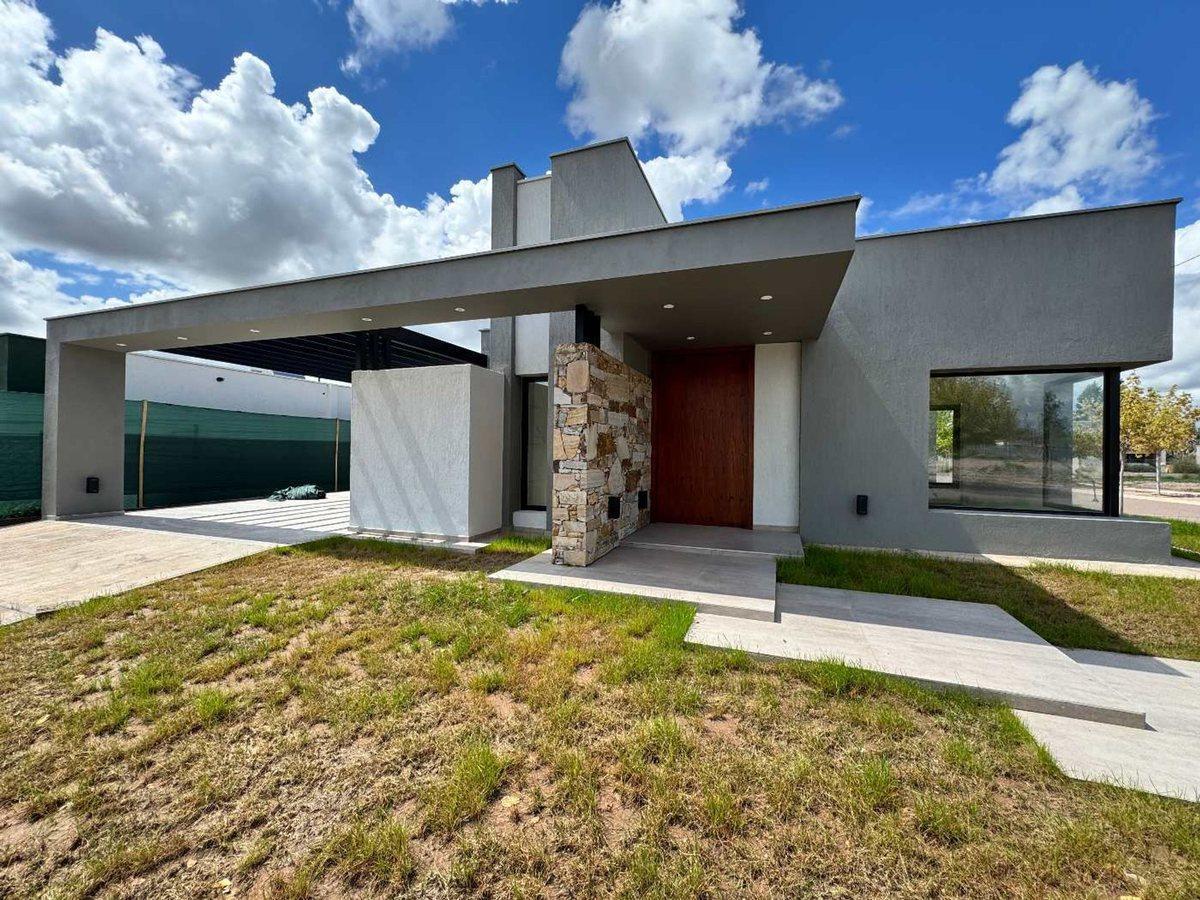 Foto de CASA EN VENTA BARRIO MILCAYAC I LUJAN DE CUYO, imagen 1