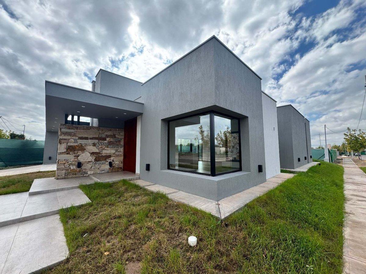 Foto de CASA EN VENTA BARRIO MILCAYAC I LUJAN DE CUYO, imagen 2