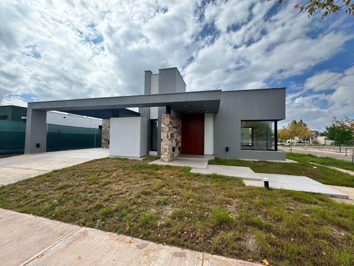 Foto de CASA EN VENTA BARRIO MILCAYAC I LUJAN DE CUYO, imagen 4
