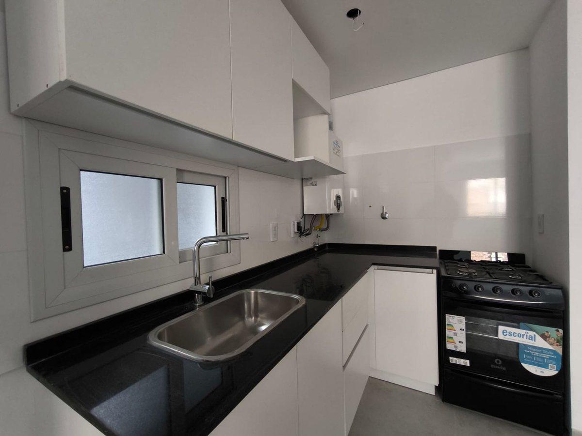 Foto de VENTA DEPTO 2 DORMITORIOS 2 BAÑOS COCHERA ARIZU, imagen 3