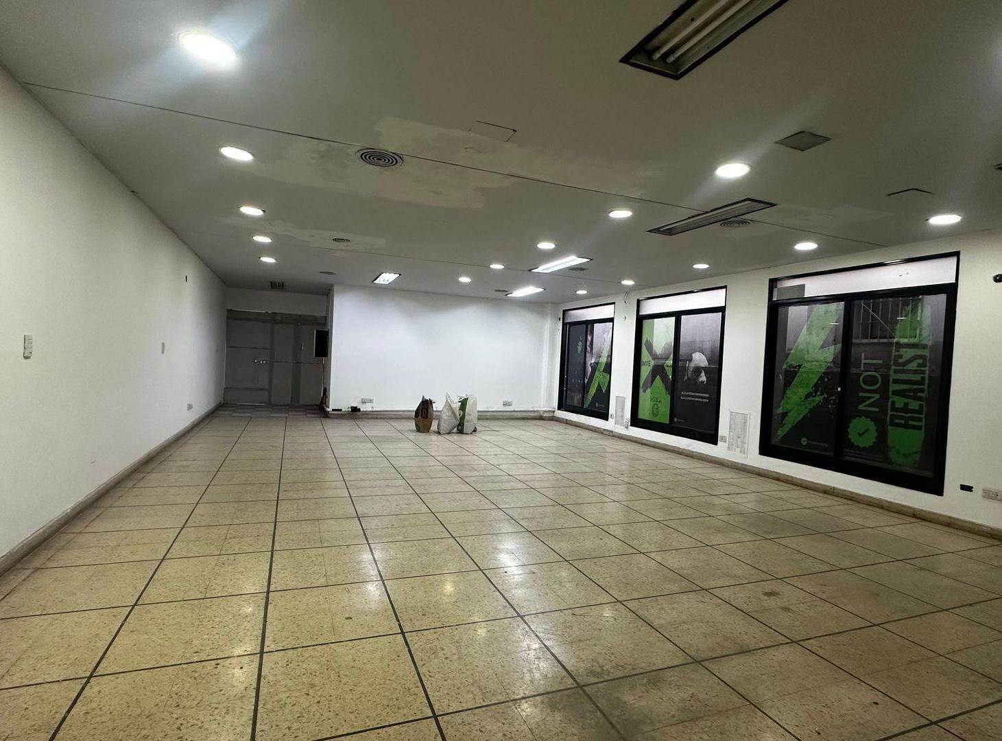 Foto de Alquiler Local Amplio Ato Oficina Calle San Martín, imagen 1