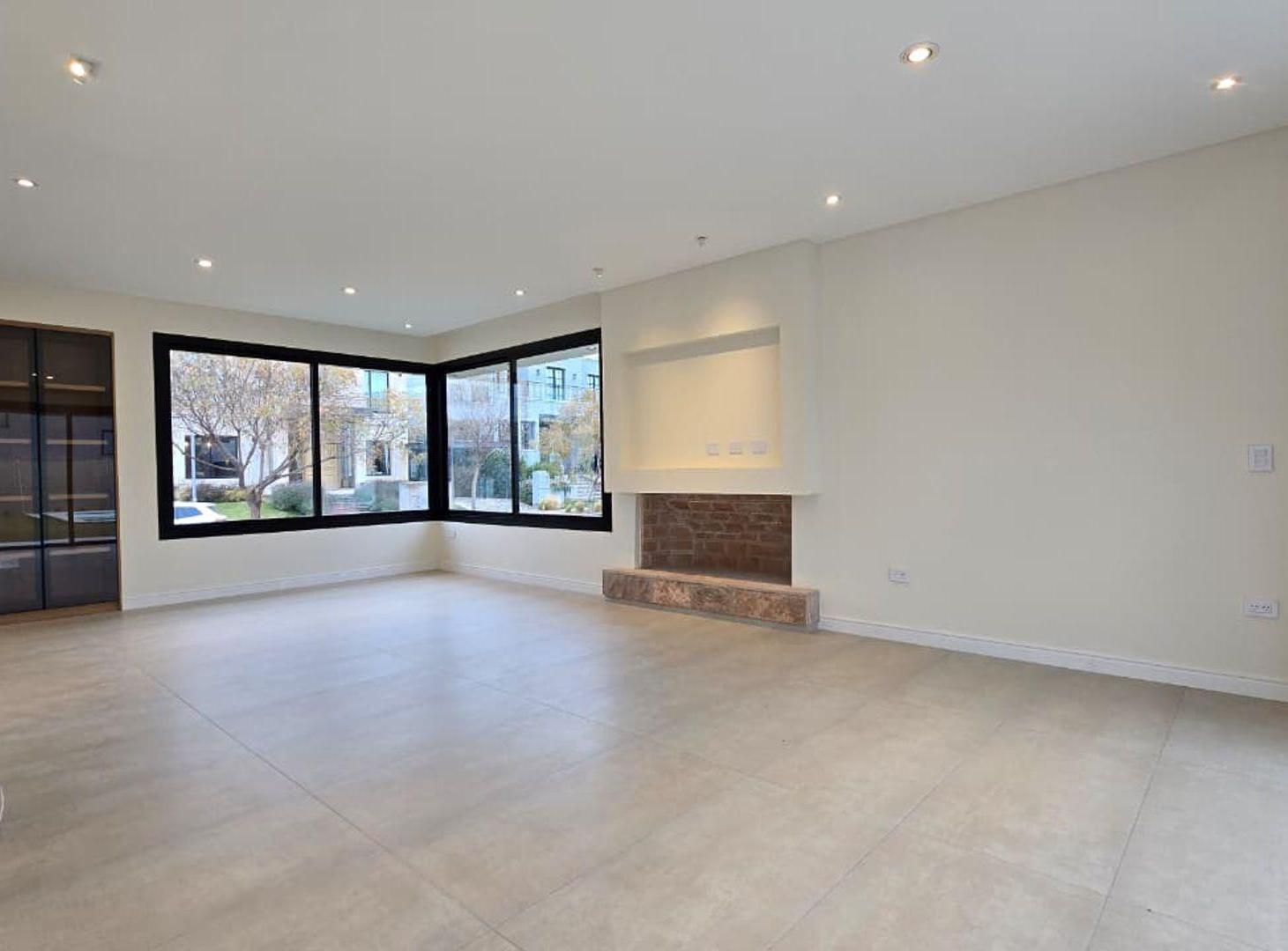 Foto de Casa en Venta de categoría Barrio Aguaribay, imagen 1
