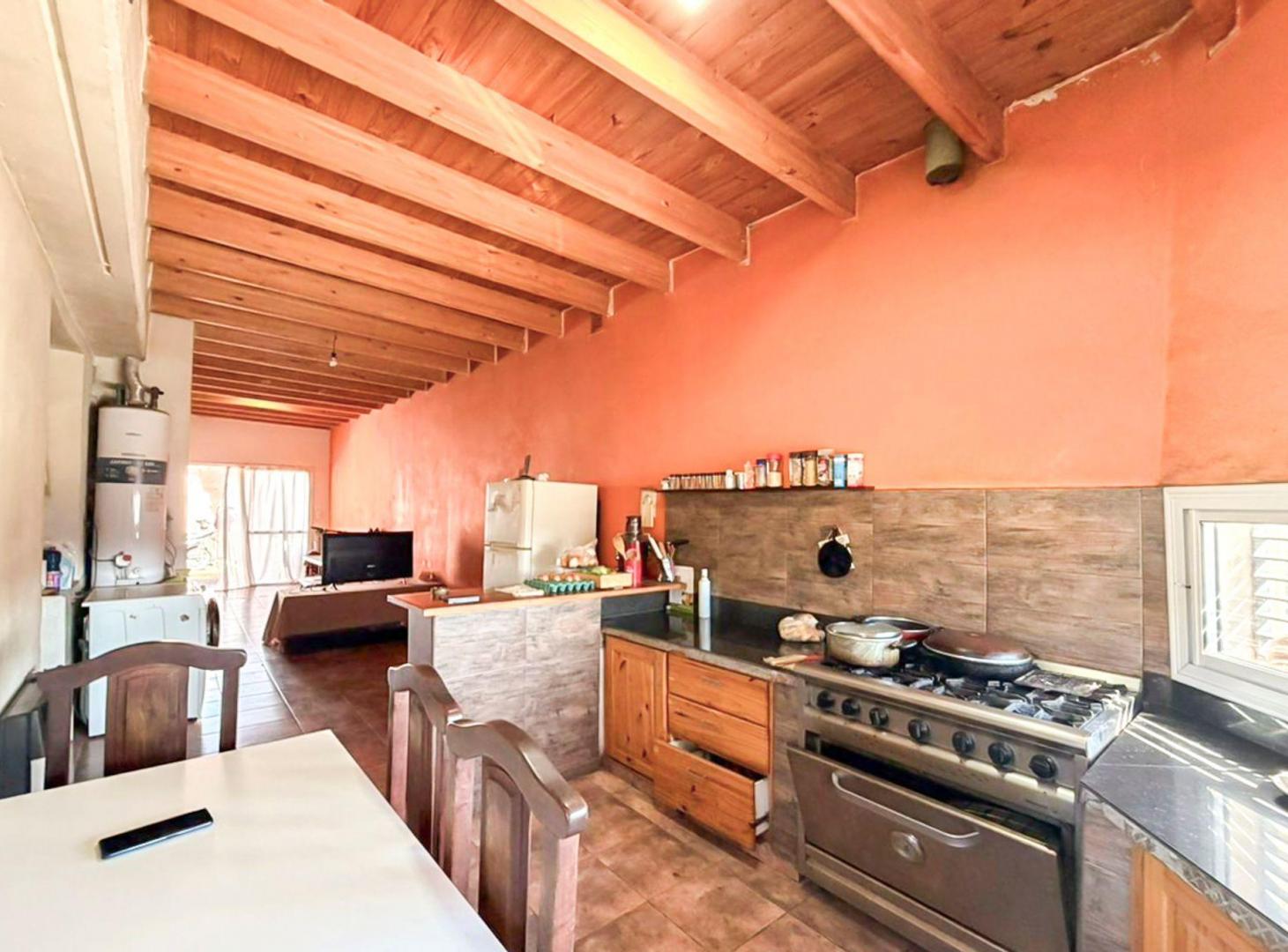 Foto de VENTA CASA CON PILETA ALTO SARMIENTO LAS HERAS, imagen 3