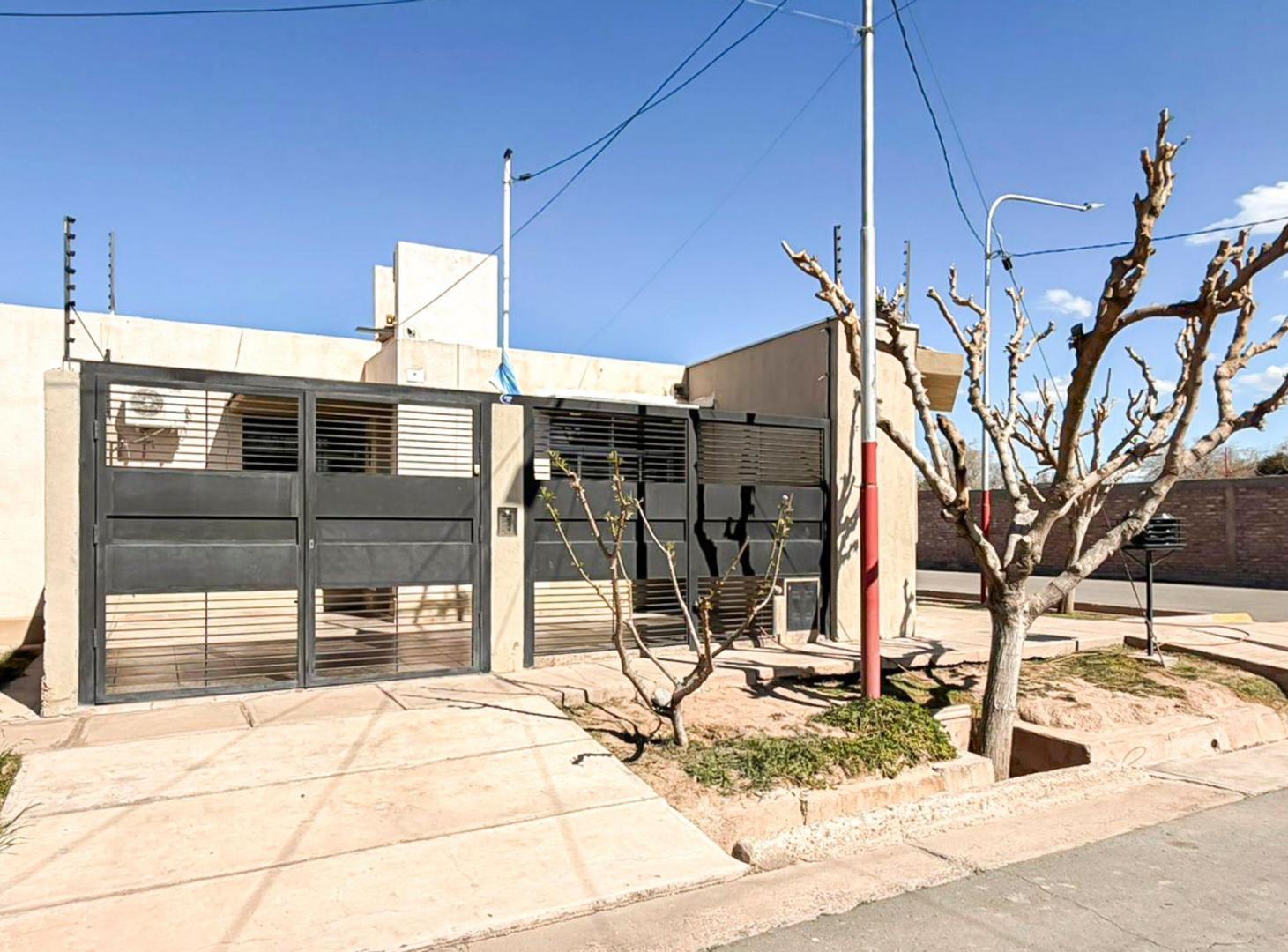 Foto de VENTA CASA CON PILETA ALTO SARMIENTO LAS HERAS, imagen 1